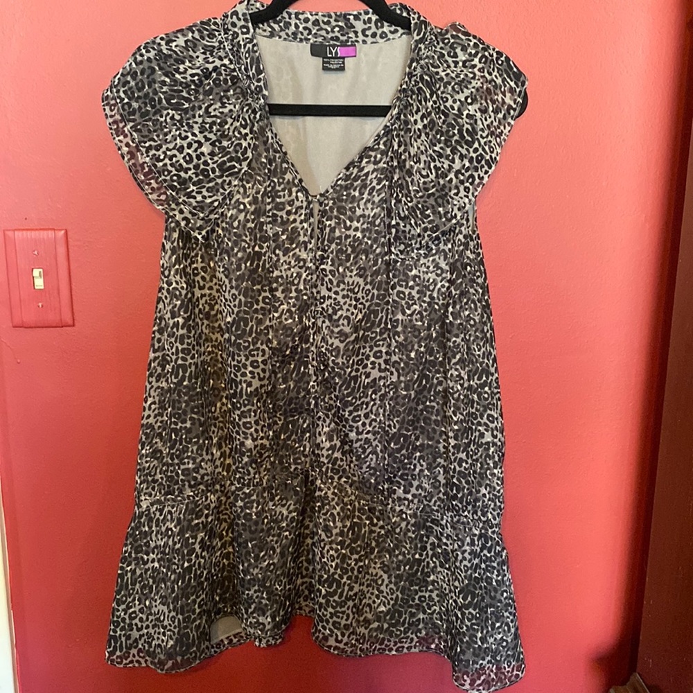 LYS button front flounced blouse.  Size 2X